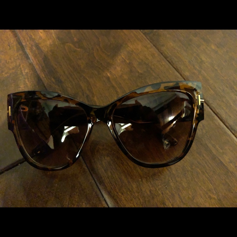 Sunglasses - Picture 9 of 10